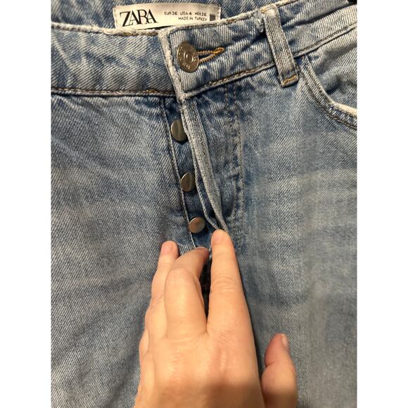 ⭐️ Women’s Zara Distressed Buttonfly Ankle Jeans. Size 4 - Picture 3 of 6